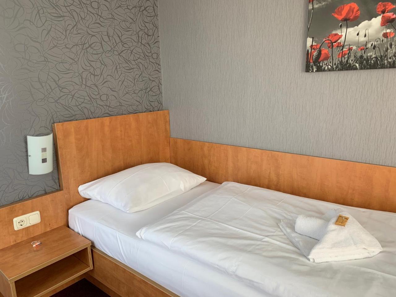 Hotel Ambassador-ルートヴィッヒスフェルデ エクステリア 写真